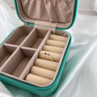 انگشتر نگین دار